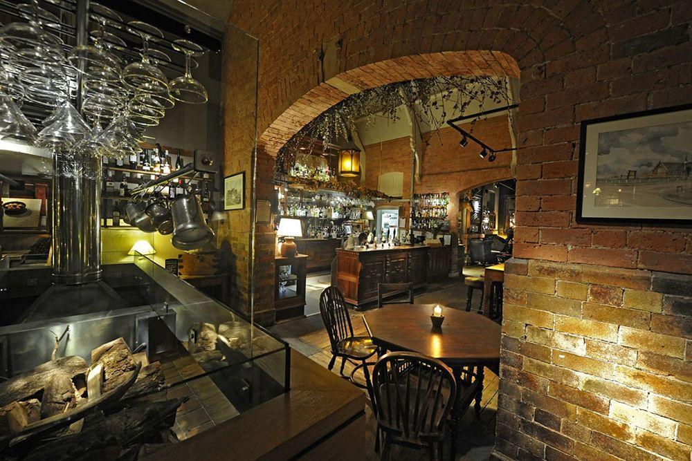 The Cholmondeley Arms Hotel Wrenbury Buitenkant foto