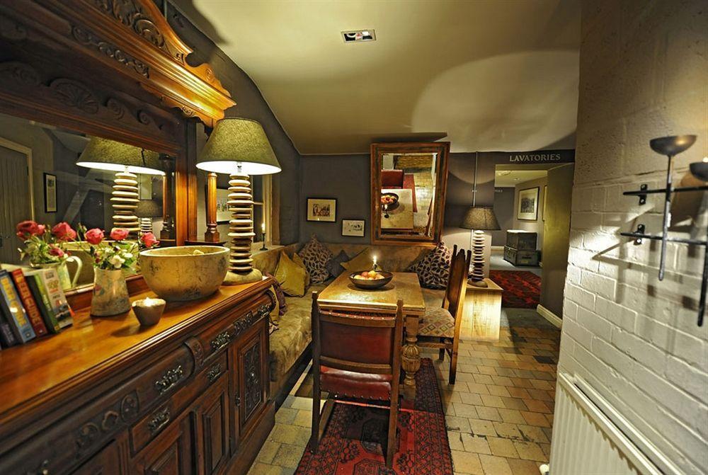 The Cholmondeley Arms Hotel Wrenbury Buitenkant foto