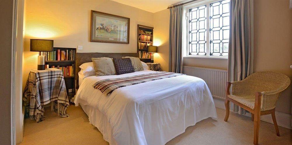The Cholmondeley Arms Hotel Wrenbury Buitenkant foto